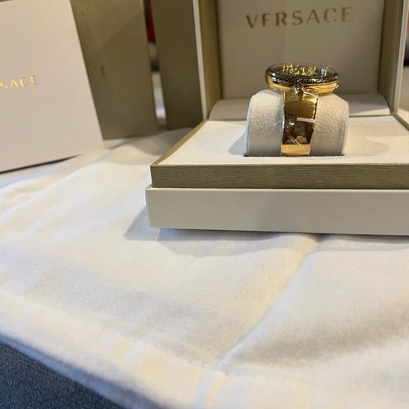 Authentic Versace watch - Picture 5 of 13